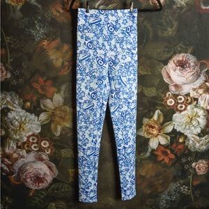 Trickster Company Alaska Native art Made in USA leggings size women's small